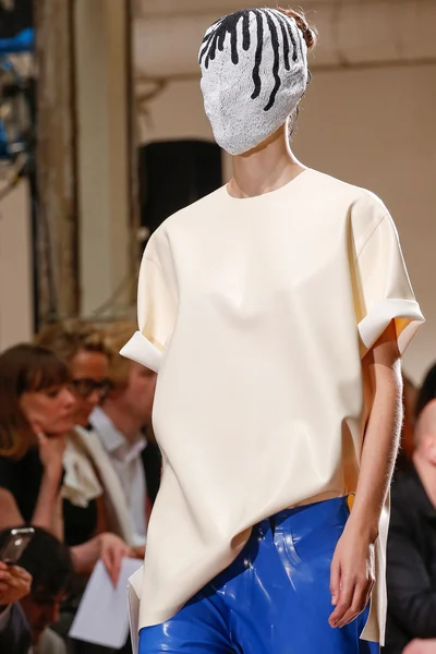 Look 15